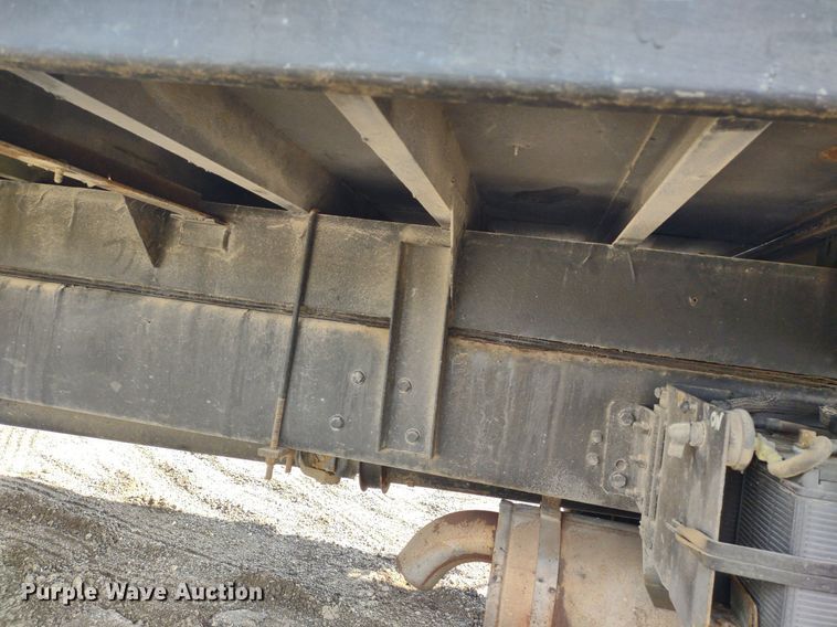 image for item DS6419 1999 Ford F800  flatbed truck