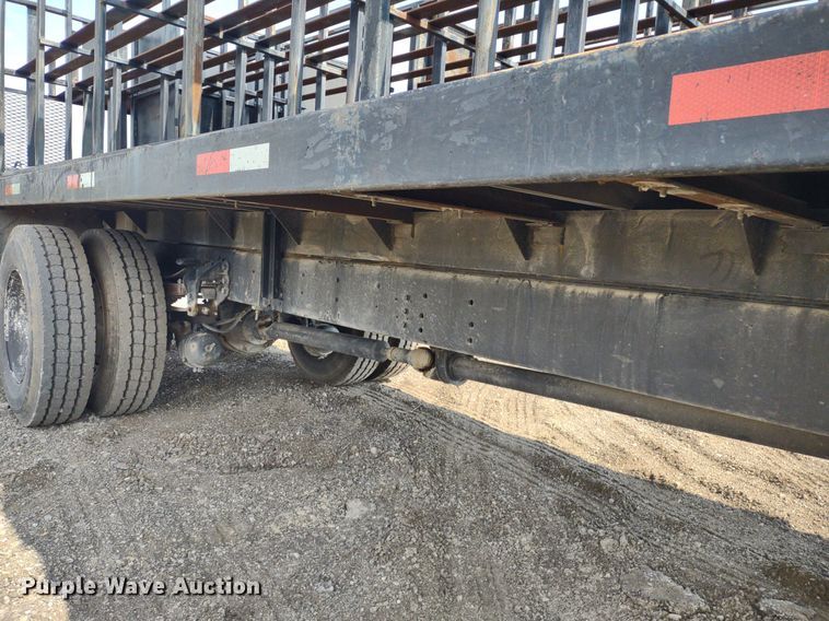 image for item DS6419 1999 Ford F800  flatbed truck