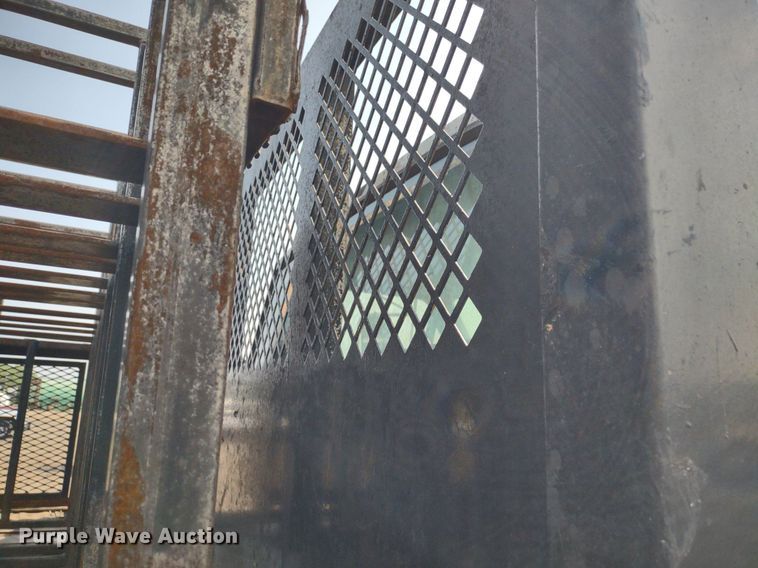 image for item DS6419 1999 Ford F800  flatbed truck