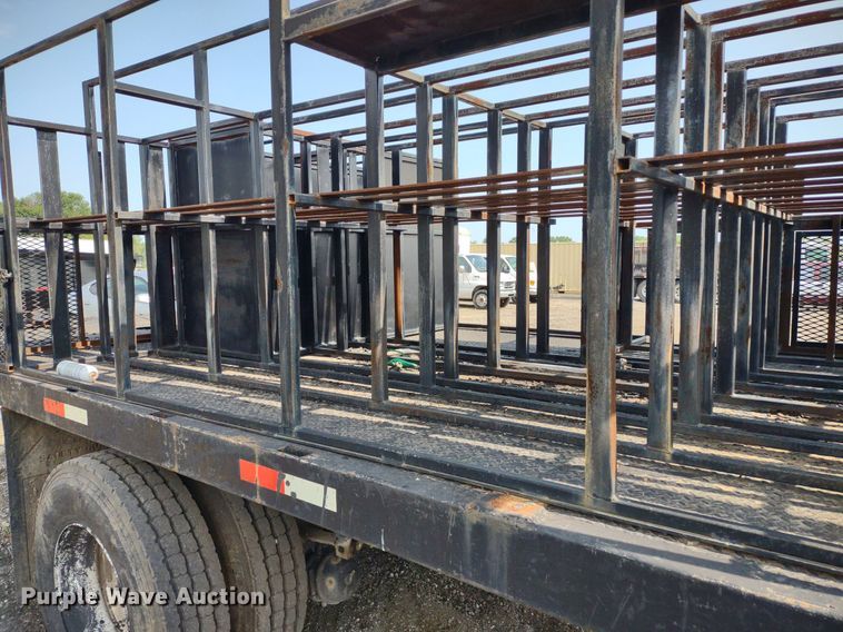 image for item DS6419 1999 Ford F800  flatbed truck