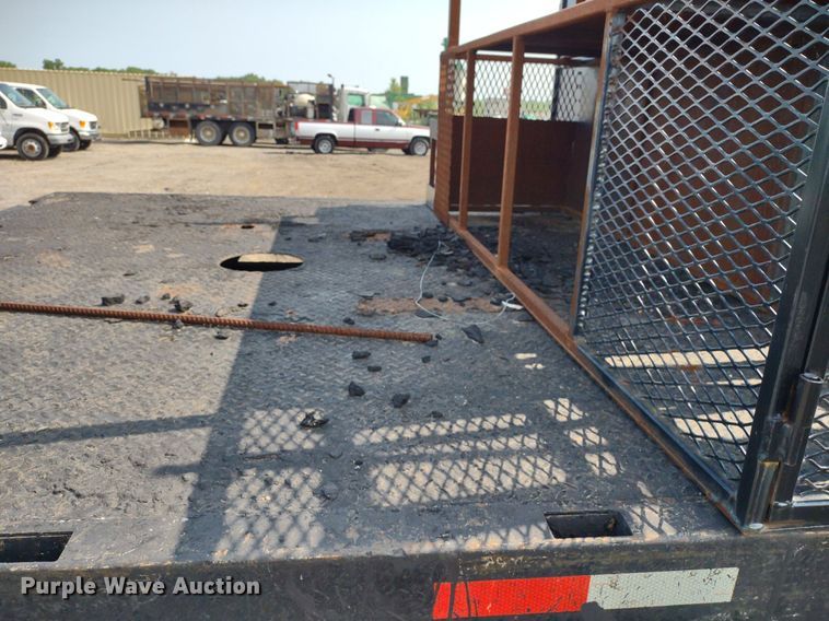 image for item DS6419 1999 Ford F800  flatbed truck