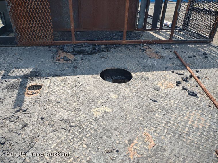 image for item DS6419 1999 Ford F800  flatbed truck