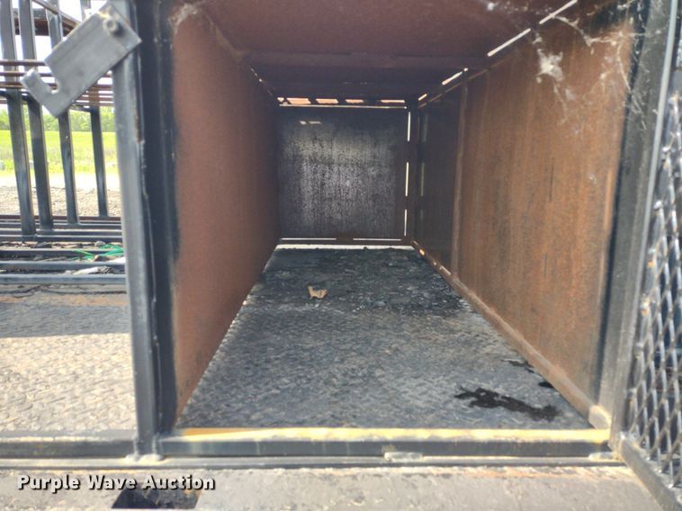 image for item DS6419 1999 Ford F800  flatbed truck