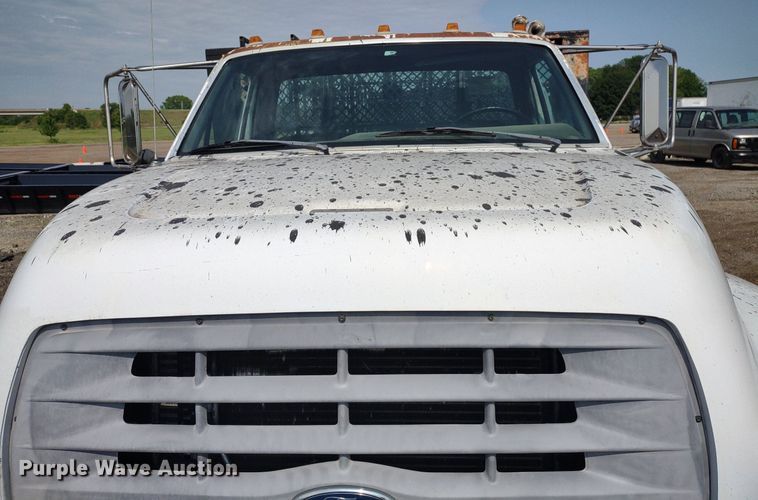 image for item DS6419 1999 Ford F800  flatbed truck