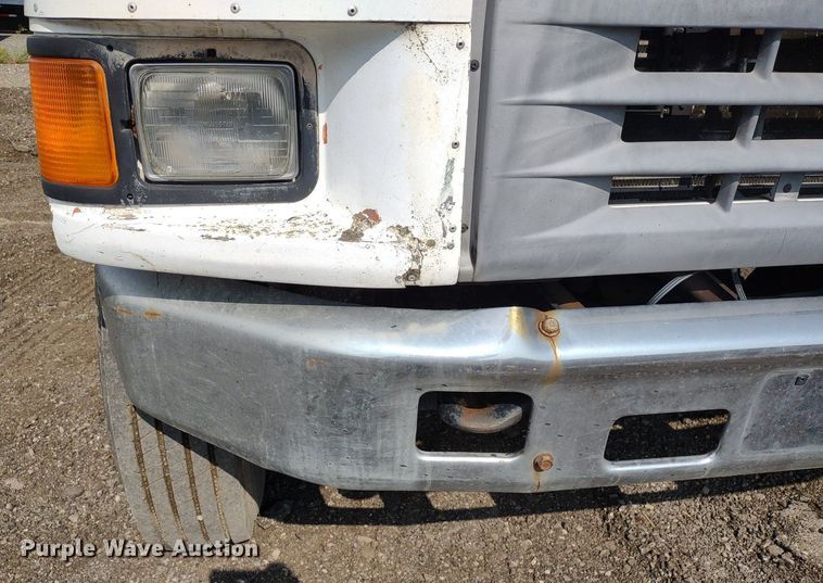 image for item DS6419 1999 Ford F800  flatbed truck