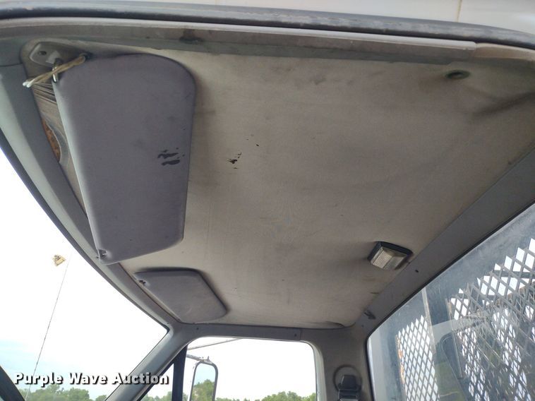 image for item DS6419 1999 Ford F800  flatbed truck