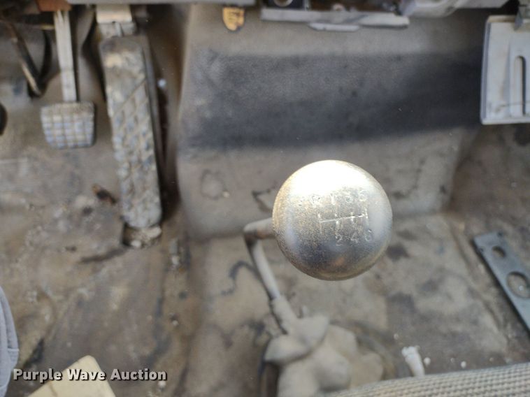 image for item DS6419 1999 Ford F800  flatbed truck