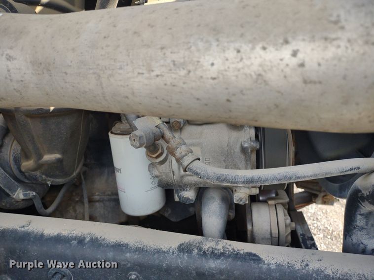 image for item DS6419 1999 Ford F800  flatbed truck