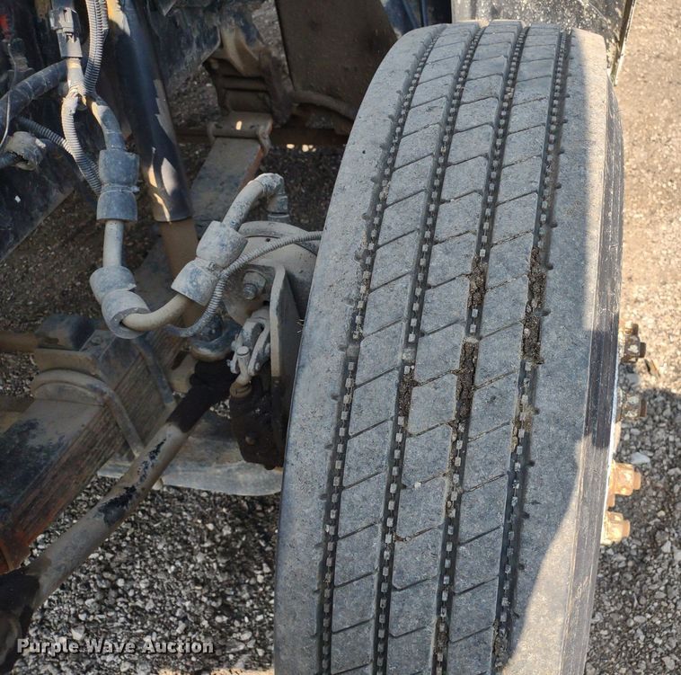 image for item DS6419 1999 Ford F800  flatbed truck