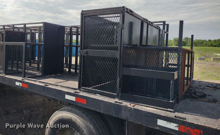 image for item DS6419 1999 Ford F800  flatbed truck