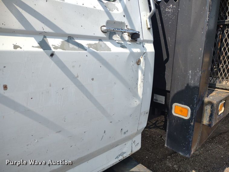 image for item DS6419 1999 Ford F800  flatbed truck
