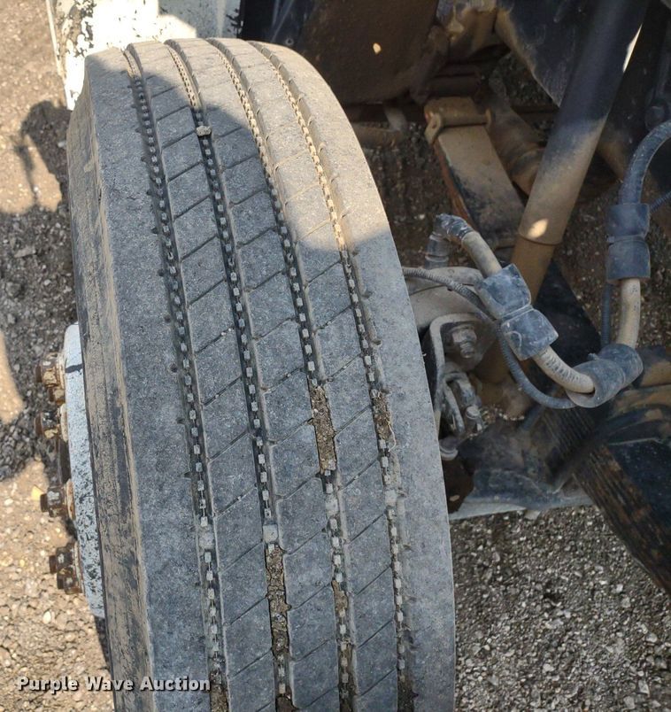 image for item DS6419 1999 Ford F800  flatbed truck