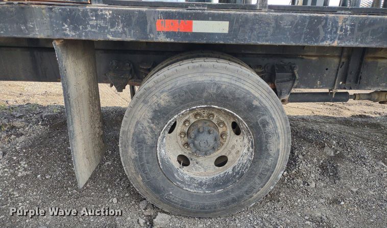 image for item DS6419 1999 Ford F800  flatbed truck