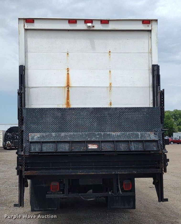 image for item DS6427 2004 International 4300  box truck