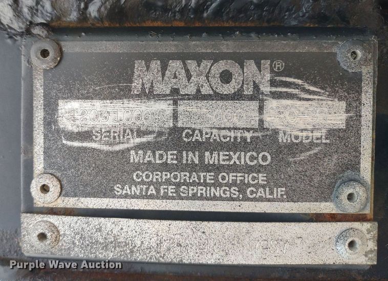 image for item DS6427 2004 International 4300  box truck