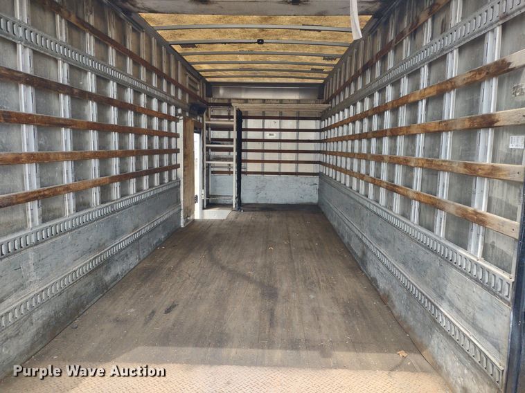 image for item DS6427 2004 International 4300  box truck