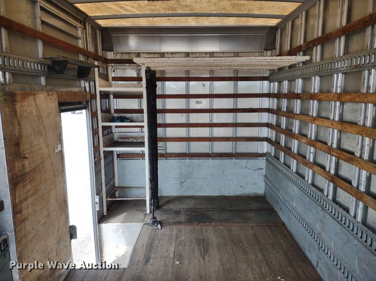 image for item DS6427 2004 International 4300  box truck