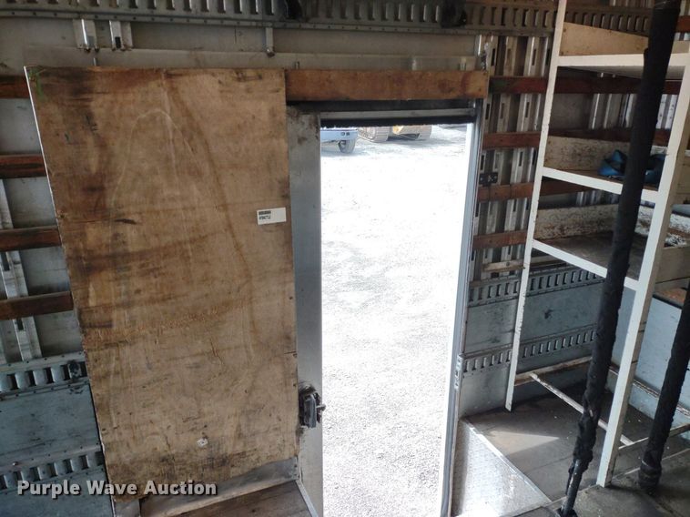 image for item DS6427 2004 International 4300  box truck