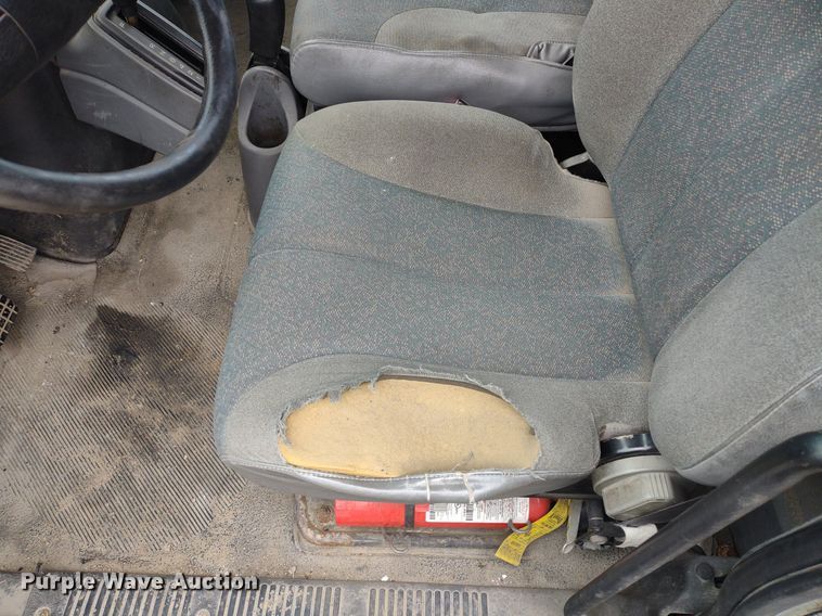 image for item DS6427 2004 International 4300  box truck