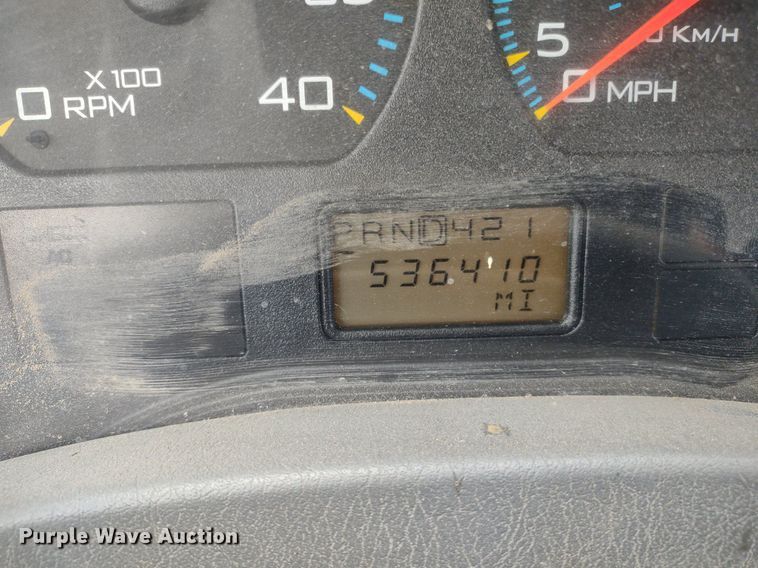 image for item DS6427 2004 International 4300  box truck