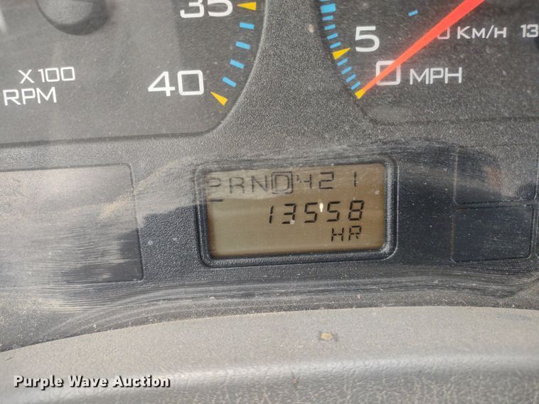 image for item DS6427 2004 International 4300  box truck