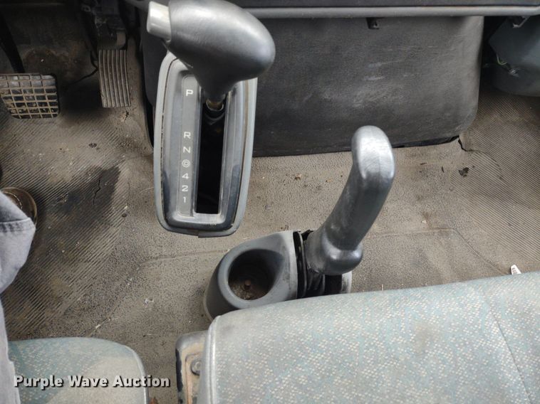 image for item DS6427 2004 International 4300  box truck