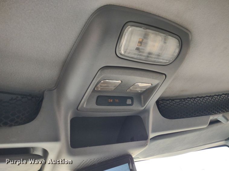 image for item DS6427 2004 International 4300  box truck