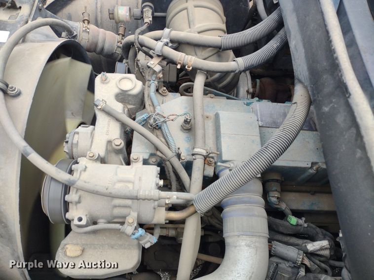 image for item DS6427 2004 International 4300  box truck