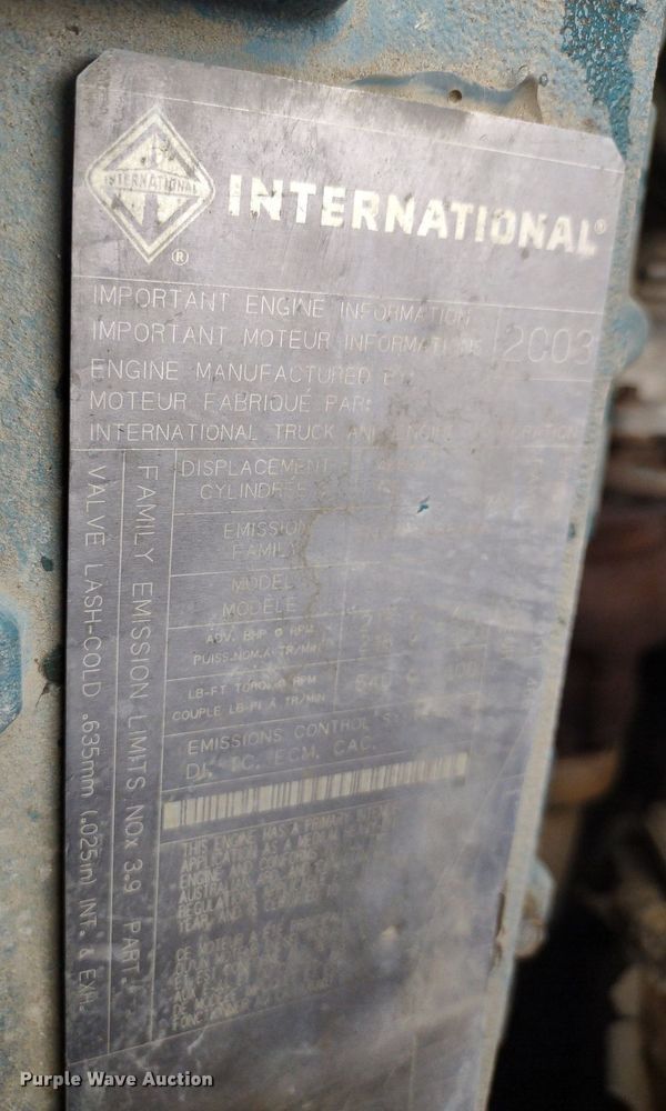 image for item DS6427 2004 International 4300  box truck