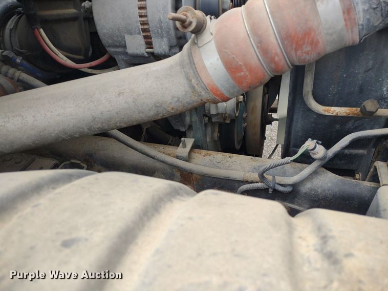 image for item DS6427 2004 International 4300  box truck