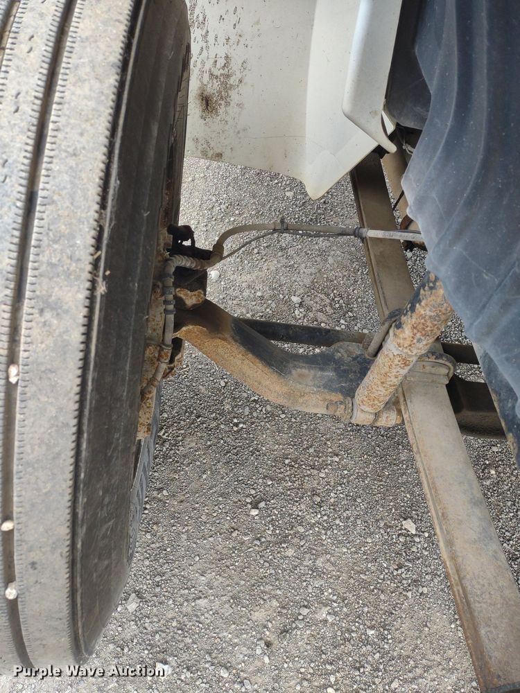 image for item DS6427 2004 International 4300  box truck