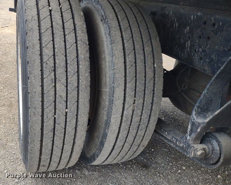 image for item DS6427 2004 International 4300  box truck