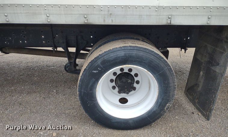 image for item DS6427 2004 International 4300  box truck