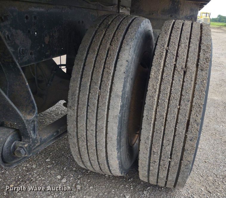 image for item DS6427 2004 International 4300  box truck