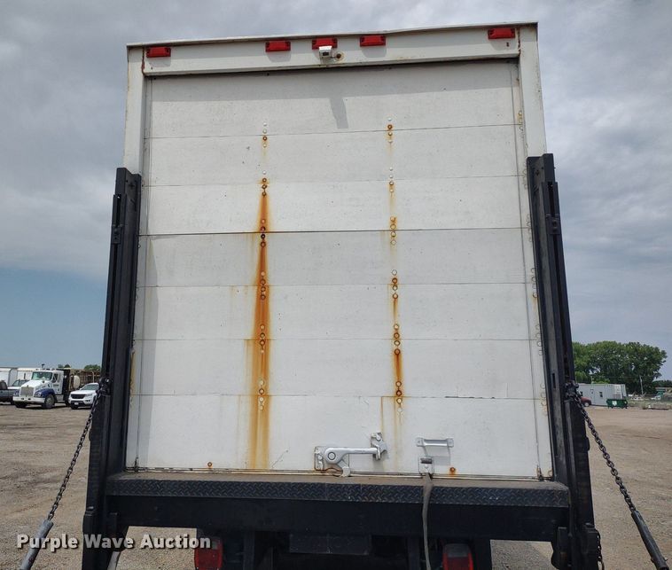 image for item DS6427 2004 International 4300  box truck