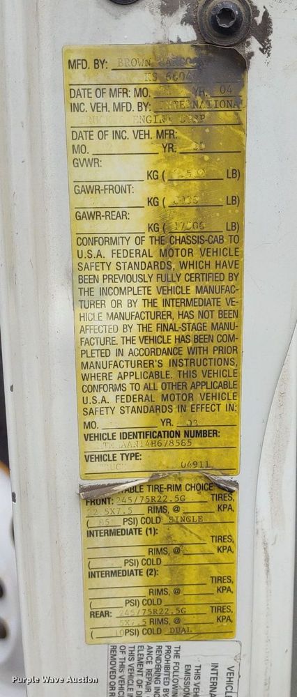 image for item DS6427 2004 International 4300  box truck