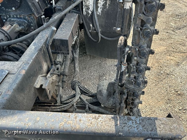 image for item DS6429 1999 International 4900  oil distributor truck