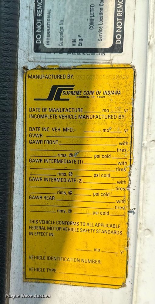 image for item DS6429 1999 International 4900  oil distributor truck