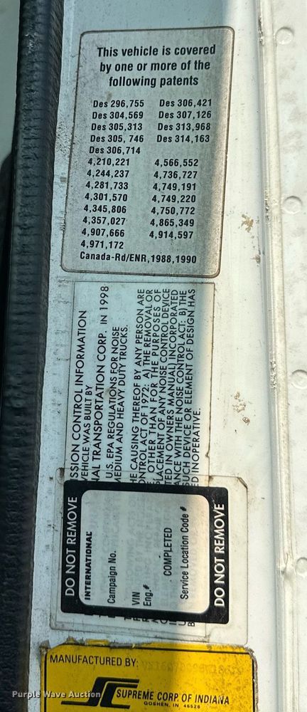 image for item DS6429 1999 International 4900  oil distributor truck