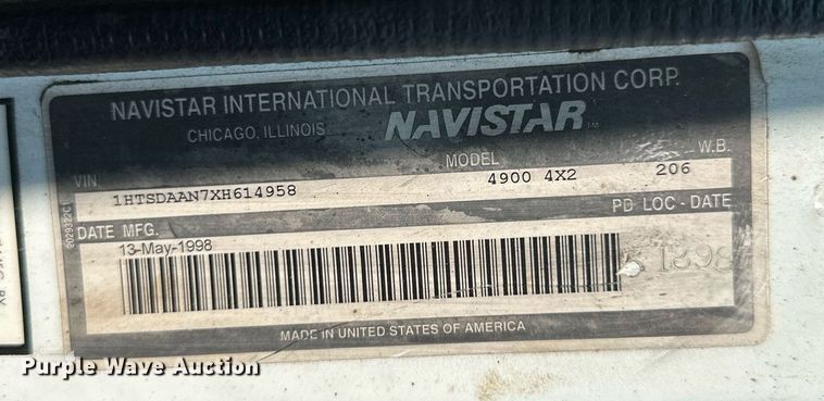 image for item DS6429 1999 International 4900  oil distributor truck