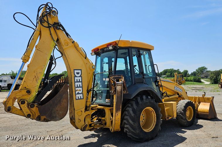 image for item DS6474 2003 John Deere 310SG  backhoe