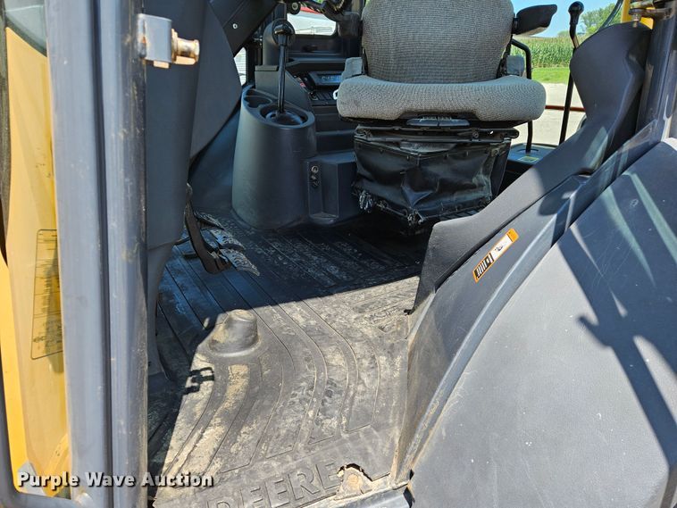 image for item DS6474 2003 John Deere 310SG  backhoe