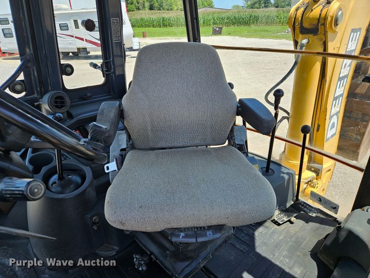 image for item DS6474 2003 John Deere 310SG  backhoe