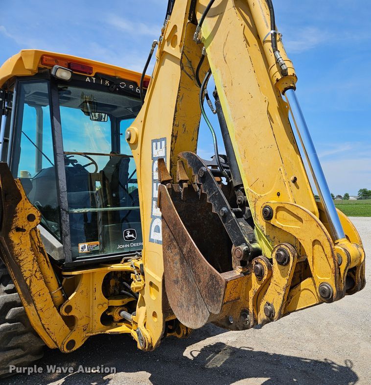 image for item DS6474 2003 John Deere 310SG  backhoe