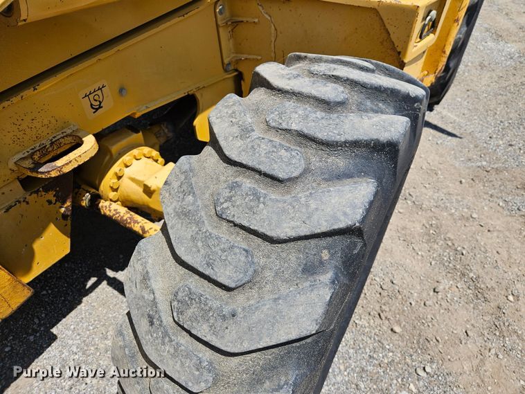 image for item DS6474 2003 John Deere 310SG  backhoe