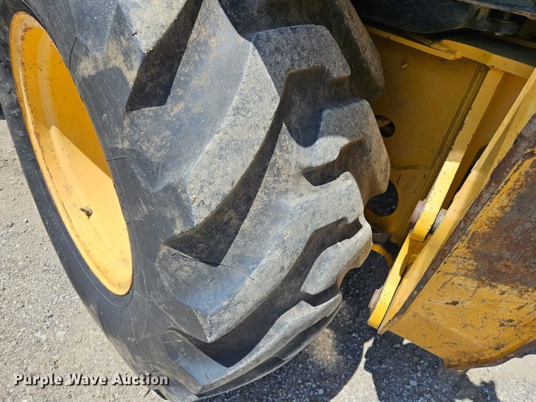 image for item DS6474 2003 John Deere 310SG  backhoe
