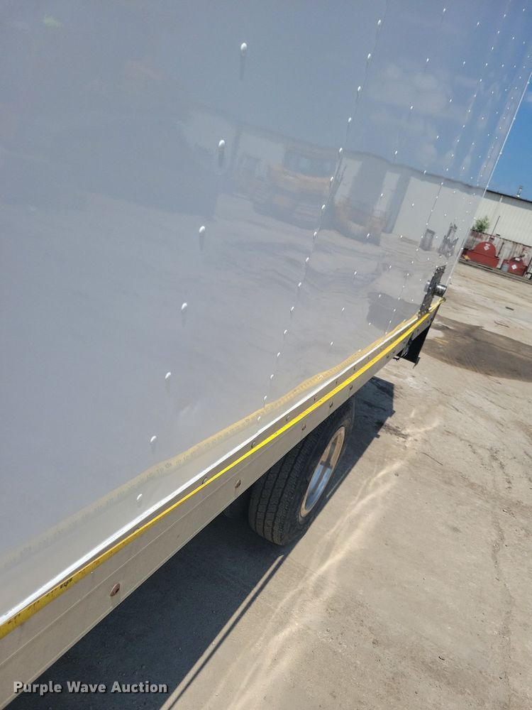 image for item IQ9767 2004 Chevrolet Express G3500  box truck