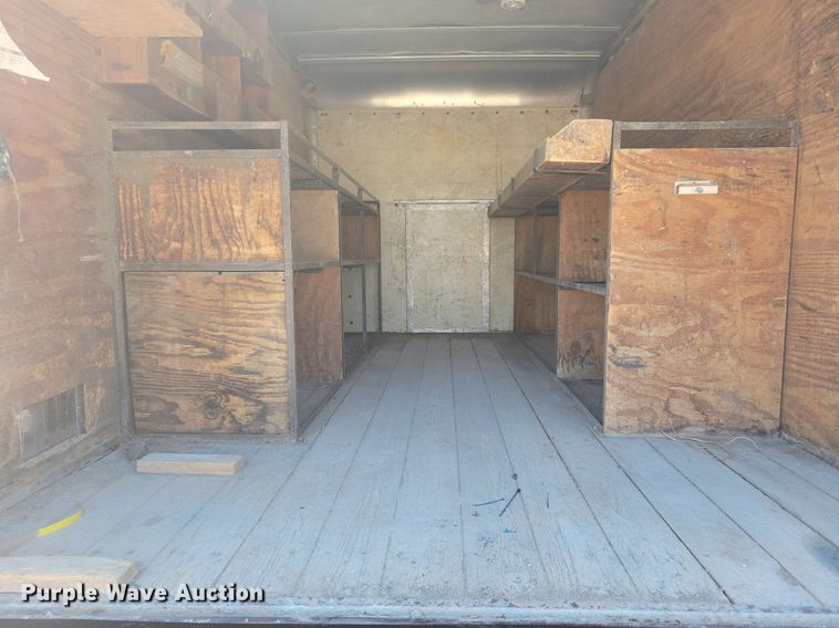 image for item IQ9767 2004 Chevrolet Express G3500  box truck