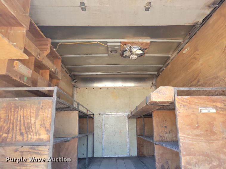 image for item IQ9767 2004 Chevrolet Express G3500  box truck