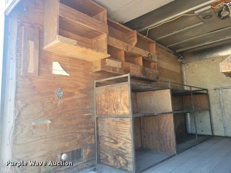 image for item IQ9767 2004 Chevrolet Express G3500  box truck